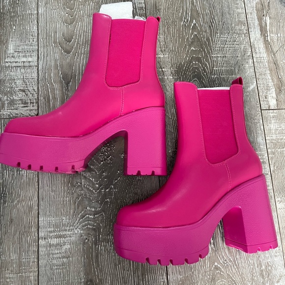 Hot Pink Boot - Picture 1 of 4